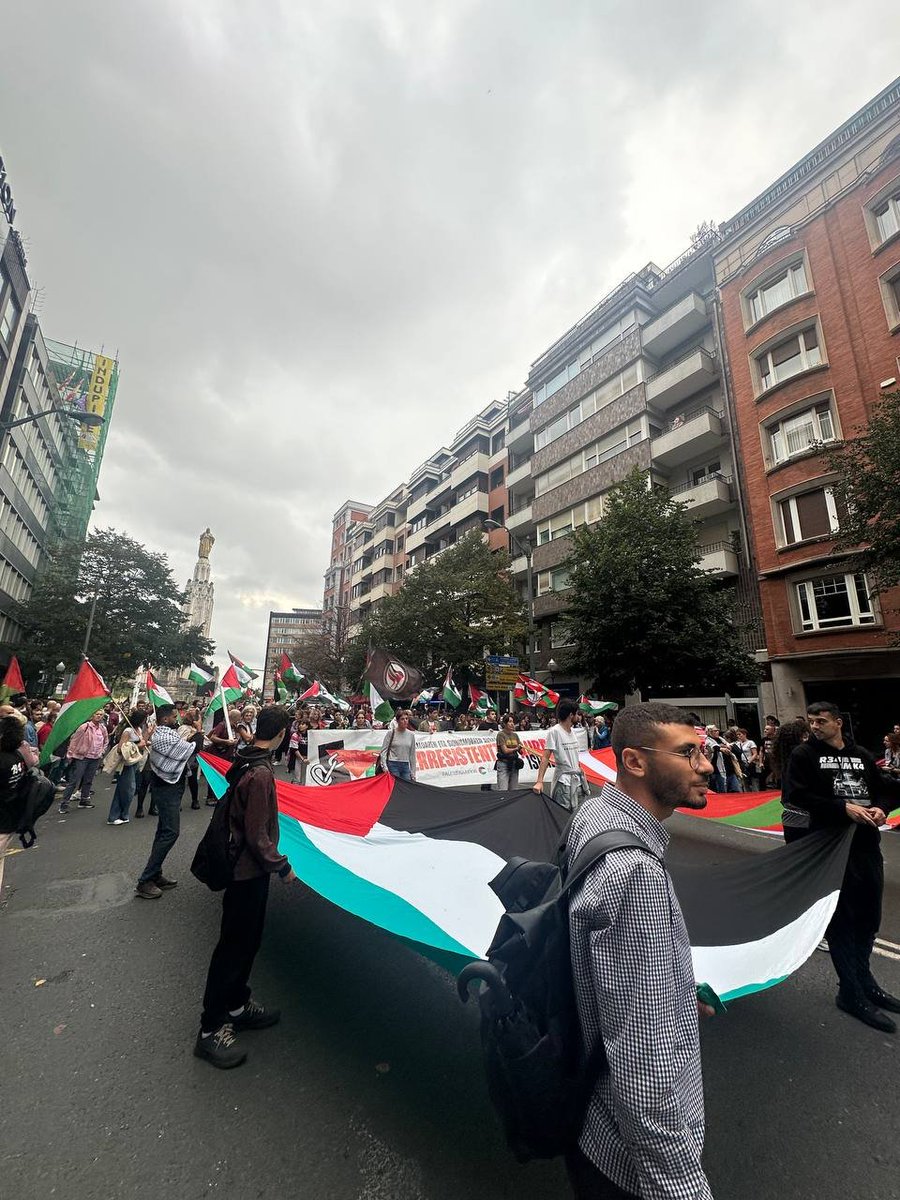 PodemosEuskadi_'s tweet photo. Bilboko kaleak bete dira gaur Palestinaren alde.

Boikot Israel, Palestina askatu! 🇵🇸 https://t.co/E1VyfB6VFk