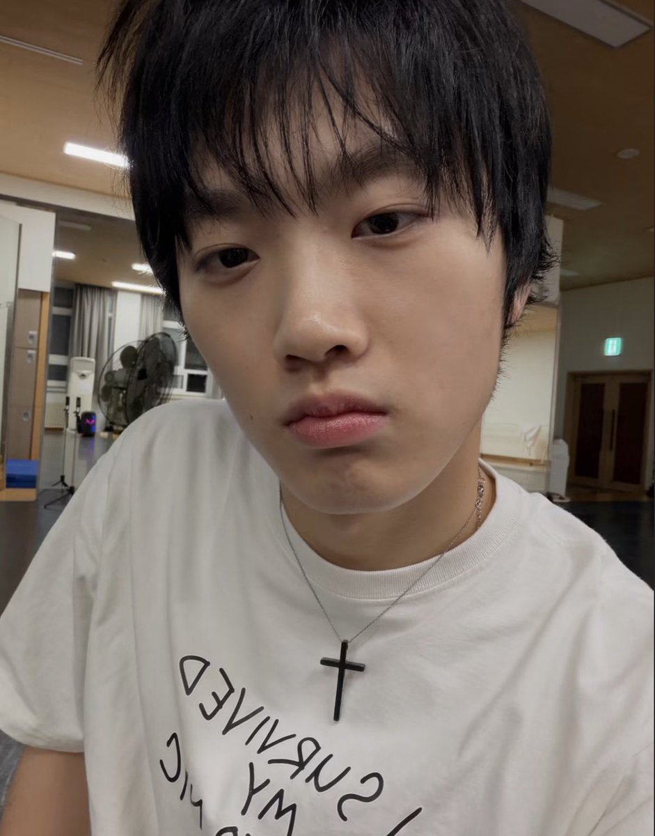 s_xin9's tweet photo. 밋앤무브 끝나고 다같이 하이디라오 갔나바
케이크 너무예쁨 깜짝놀람 나 진짜..💙
디렉터끼리 친목 다지는 모습 넘 조음 〰️ https://t.co/sV72QoUOnt