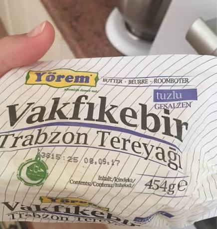 AliMuratGuven68's tweet photo. Geçenlerde Trabzonlu bir dostum şöyle dedi: 
"Trabzon'un merkezinden başlayıp en uzak ilçelerine, köylerine kadar, bölgedeki bütün küçük ve büyükbaş hayvanları toplayıp 365 gün aralıksız sağsan, bunlardan Trabzon'a yetecek kadar bile süt çıkmaz. Bizim memleket, bir hayvancılık https://t.co/bURy30vfgY