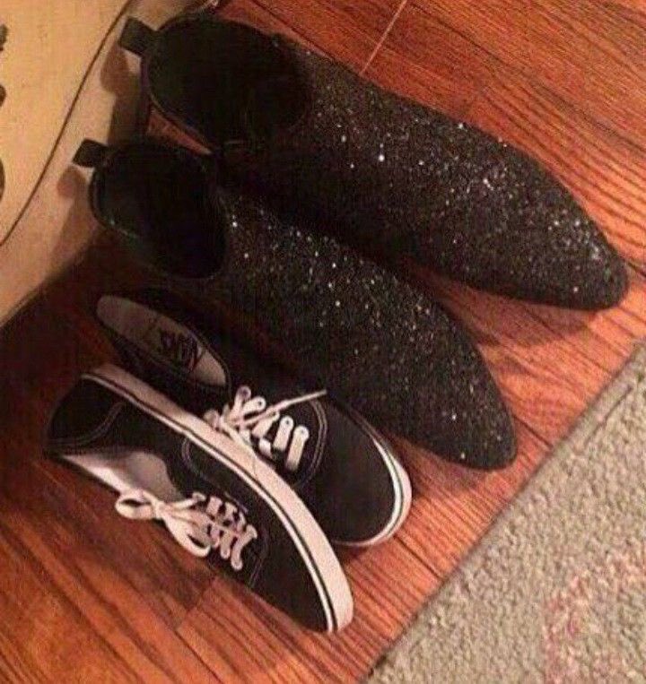 aleestyles91's tweet photo. normal people see just shoes and i’m not one of those normal people https://t.co/ZegD0lLOlf