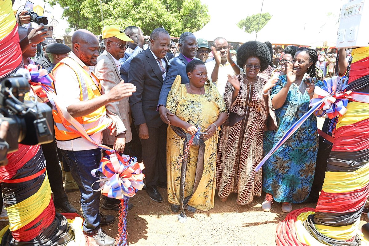 UegclOfficial's tweet photo. UEGCL Participates in MEMD Exhibition and Thanksgiving Ceremony in Butebo.

UEGCL was honoured to participate in the Ministry of Energy and Mineral Development (MEMD) exhibition and Thanksgiving Ceremony held in Butebo District and hosted by the Minister of Energy and Mineral Development, Hon. Dr. Monica Musenero Masanza.

The Guest of Honour, the Prime Minister Rt. Hon. Robinah Nabbanja, encouraged the community to embrace high-value agricultural enterprises and value addition as a means of improving household incomes and livelihoods. She further highlighted the importance of utilising skills development centre established by the Ministry of Energy and Mineral Development, particularly in light of the expanded access to electricity in the area.