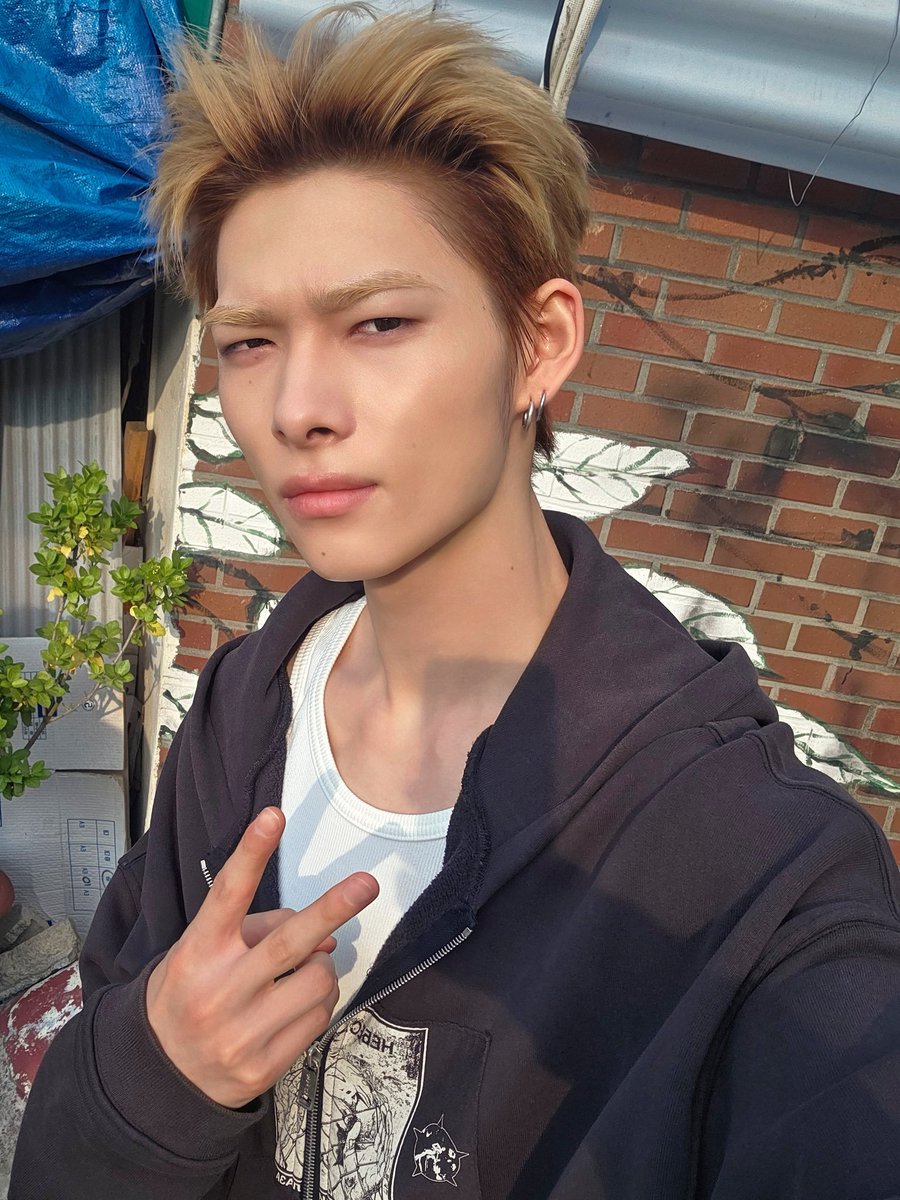 enhystwt's tweet photo. ㅤ  ᅠㅤ  ᅠ
ㅤ  ᅠ
ㅤㅤ          ᅠ  . 𖥔  ݁ 🦇  eyǝs o𝖕e𝕟ed  𝕚n 
ㅤ   ㅤ              𝖉a𝕣𝑘nǝss  ཿ  ✺  ou𝕣  𝖋𝕚𝑙es 
ㅤ ㅤ                𝒍o͞o𝚔 𓇺 ℌun𝖙ers up𝔡a𝖙e
ㅤ  ᅠ
ㅤ  ᅠ https://t.co/6hk4kHLDyx