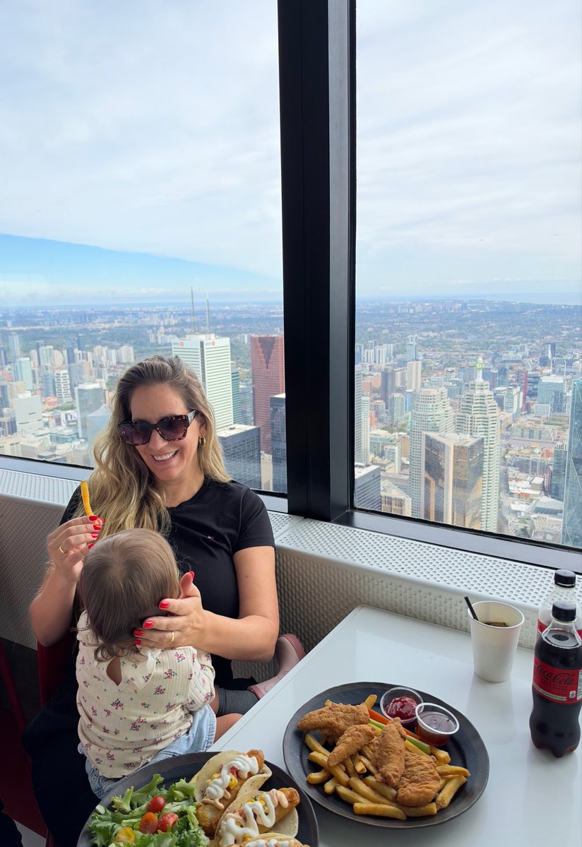 MariaToledoMT's tweet photo. Ayer fue un día tan increíble!!
Por la mañana visitamos #cntowertoronto y fue alucinante!!!!!

¿Os dan miedo las alturas?? A mí un poco… pero me subí… 😍 Ya puedo decir lo que se ve desde la torre de Toronto!! Jajaja!! TORONTO ENTERO!!!! 
#Toronto https://t.co/YHyR21RDam