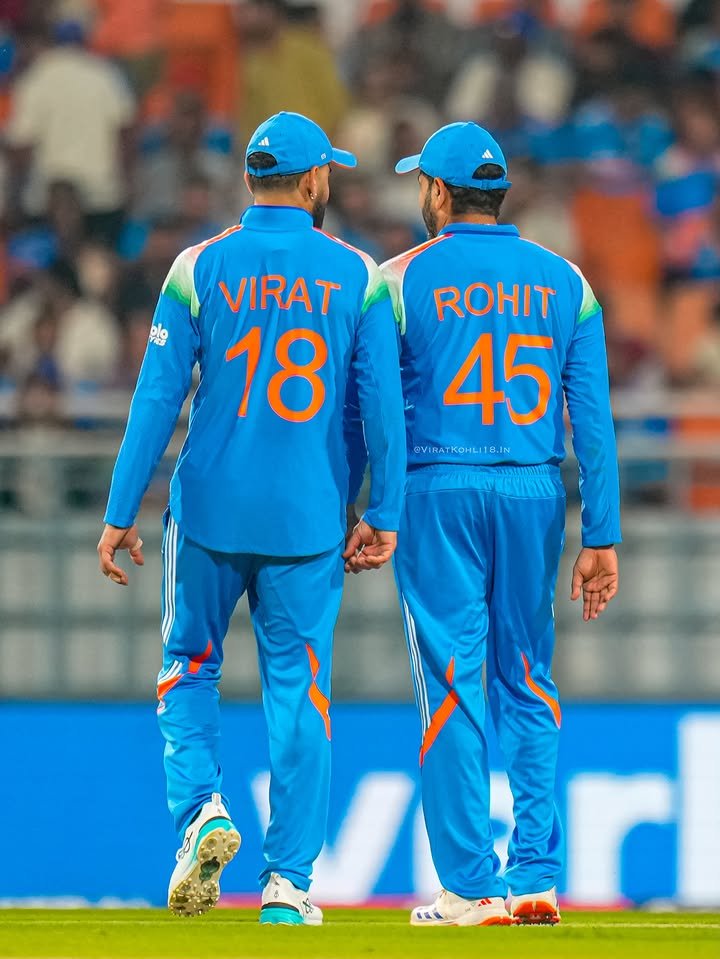 AVI__VK_18's tweet photo. We now have to wait until November 4 to see RoKo back in action on the field. 🥀❤️

#ViratKohli #RohitSharma https://t.co/tLJku8r9KU