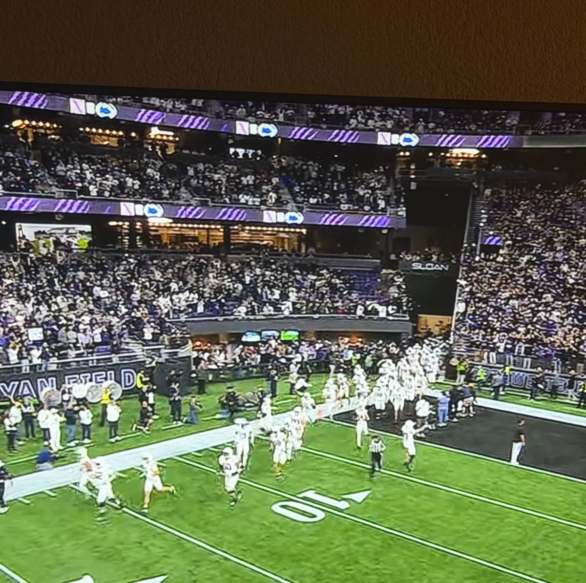 Wildcatvxa's tweet photo. @RLins12 I rewatched the opening last night and saw something that made me laugh.  The ref who called the bogus facemask that lead to PSU’s first TD… led PSU out of the tunnel. https://t.co/w2kAj0FQHt