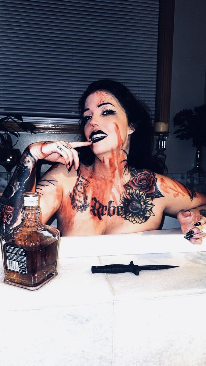 RavenRogers066's tweet photo. Who's my next sacrifice?? 
#horror #gothgirls #gothic #spicy #murder https://t.co/oPJMOQv3bz