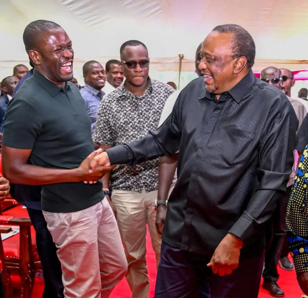 scherargei's tweet photo. Uhuru should just shut up and stop empty threats he is like  a sterile bull he can't do nothing; he should tender his sheep in Gatundu and see how the country is being transformed into Singapore under President Ruto administration . Uhuru presided over Kenya 🇰🇪 for ten years through corruption, plundering of resources , marginalised most parts of the country and political persecution. 

Mtu na sponyo wake wakikutana in public after hiding for long. We have smoke out sponyo and sponyoreee. 

Goodevening