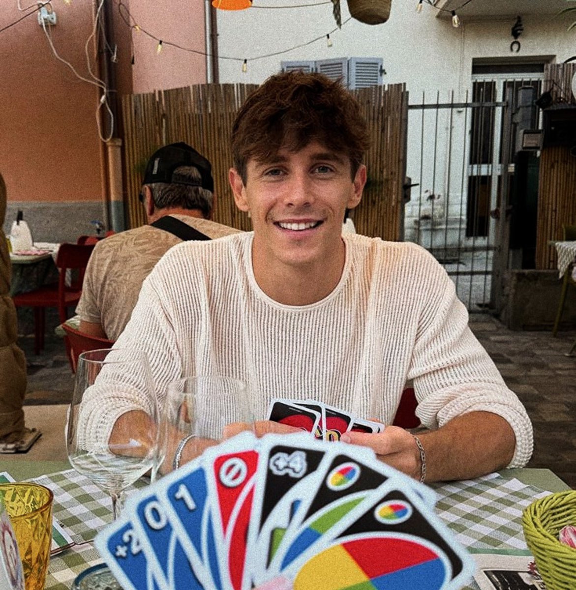 lighztning's tweet photo. eu e o Arthur tentando ser os tios favoritos da P (eu ganhei no uno https://t.co/BVrj8hE8v3