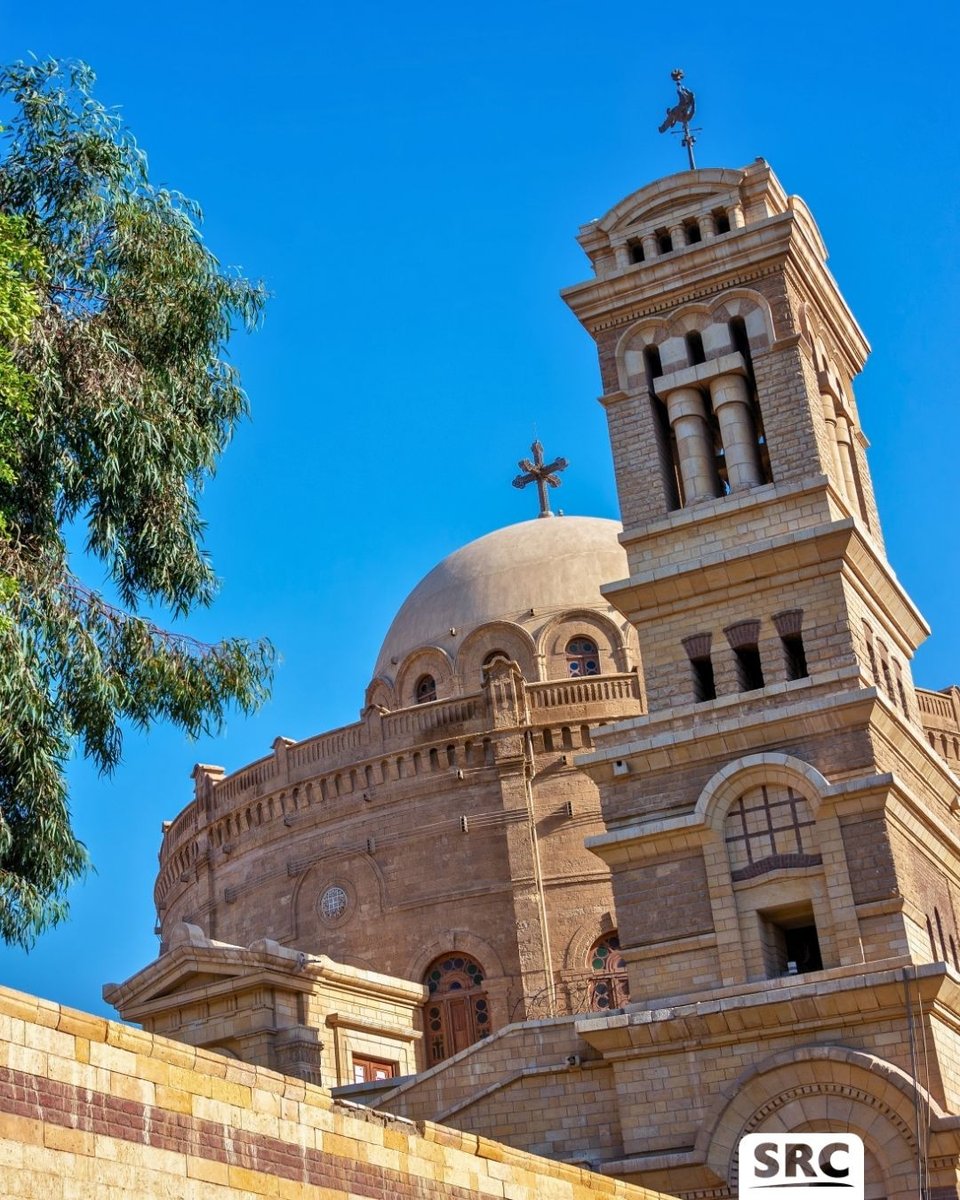 CortosALaMex's tweet photo. Caïro bruist met 1. 001 minaretten, levendige straten en gastvrije inwoners. Bezoek de beroemde Hangende Kerk, de oudste christelijke kerk van Egypte, gebouwd op de poort van een Romeins fort. https://t.co/KbmN6JcB0X