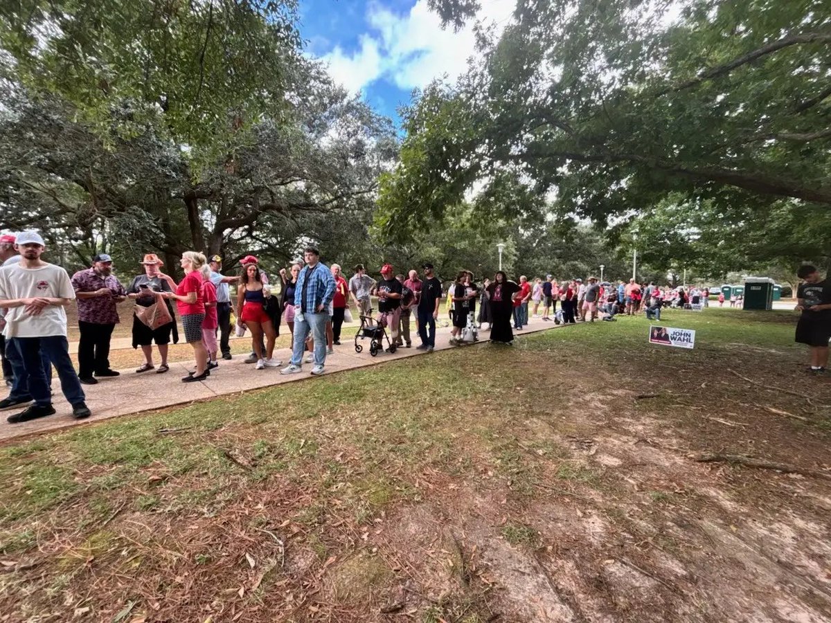 SD73660's tweet photo. At a midterm campaign rally in Mobile, Alabama, President Trump energized the audience by stating, “America does not belong to those who hate it. America belongs to the people who love it.”

https://t.co/fq3CUBvq7r https://t.co/p6hPJLjJOG