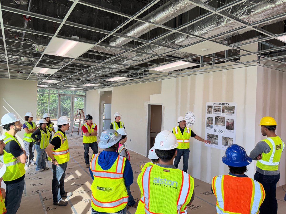 alstonconstruct's tweet photo. @UHouston students on-site! 🦺

Our Texas team hosted over 20 students for a job walk at our H Mart project in Houston, TX. The project includes automation and cold storage, and the students saw firsthand how a freezer and cooler facility is built. #BuildTX #GoCoogs https://t.co/ujBfnIOguj