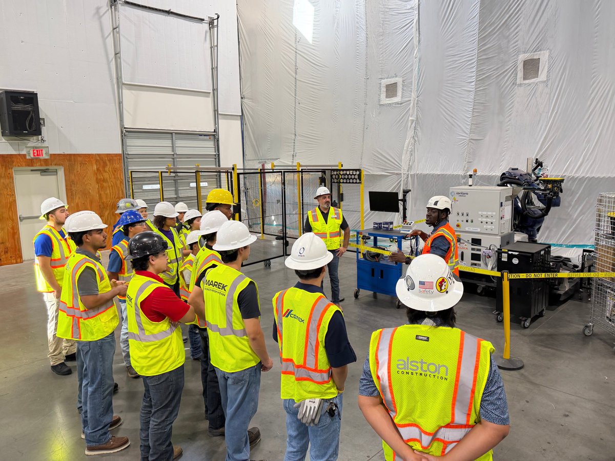 alstonconstruct's tweet photo. @UHouston students on-site! 🦺

Our Texas team hosted over 20 students for a job walk at our H Mart project in Houston, TX. The project includes automation and cold storage, and the students saw firsthand how a freezer and cooler facility is built. #BuildTX #GoCoogs https://t.co/ujBfnIOguj