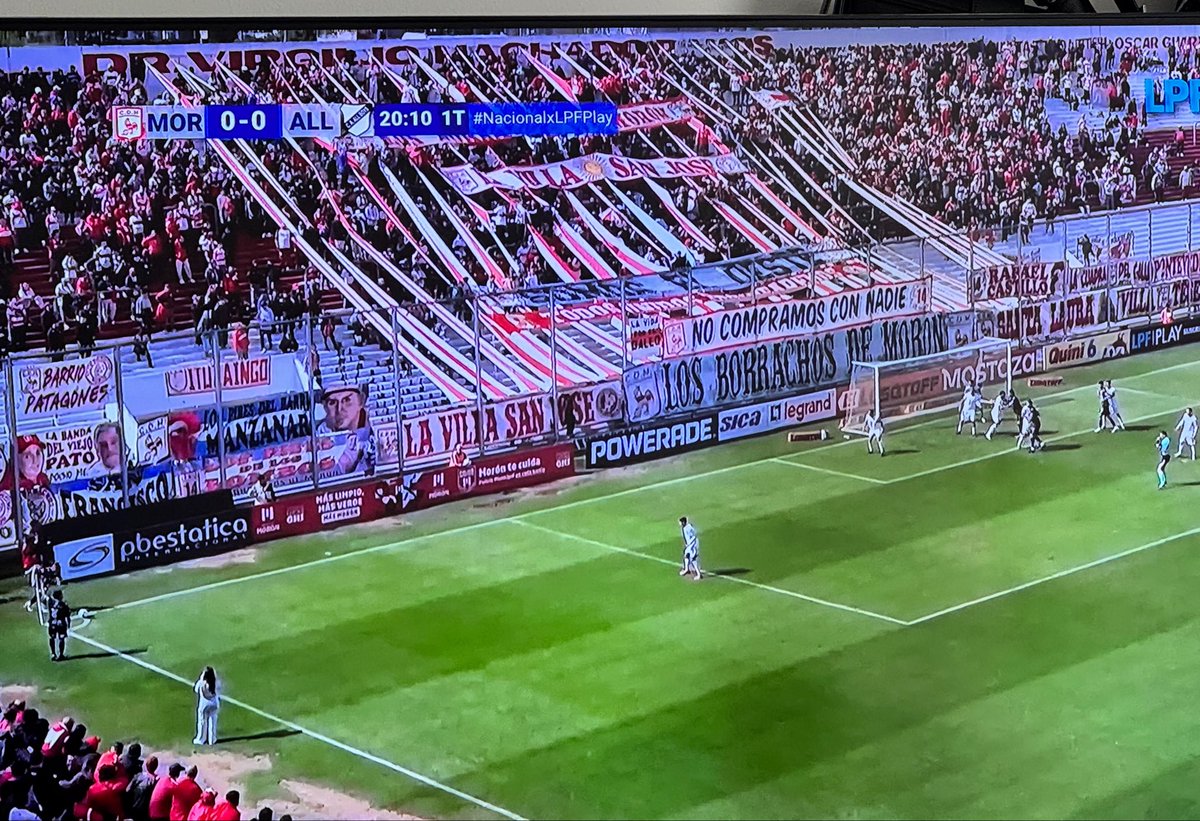PRC1922x's tweet photo. 20 minutos en el oeste ante la presencia de 15 Lucas de espectadores que no se ven . 
4 Lucas debajo de la popular 
9 Lucas en la platea que no da a la cámara . https://t.co/6Ei4CdaROs