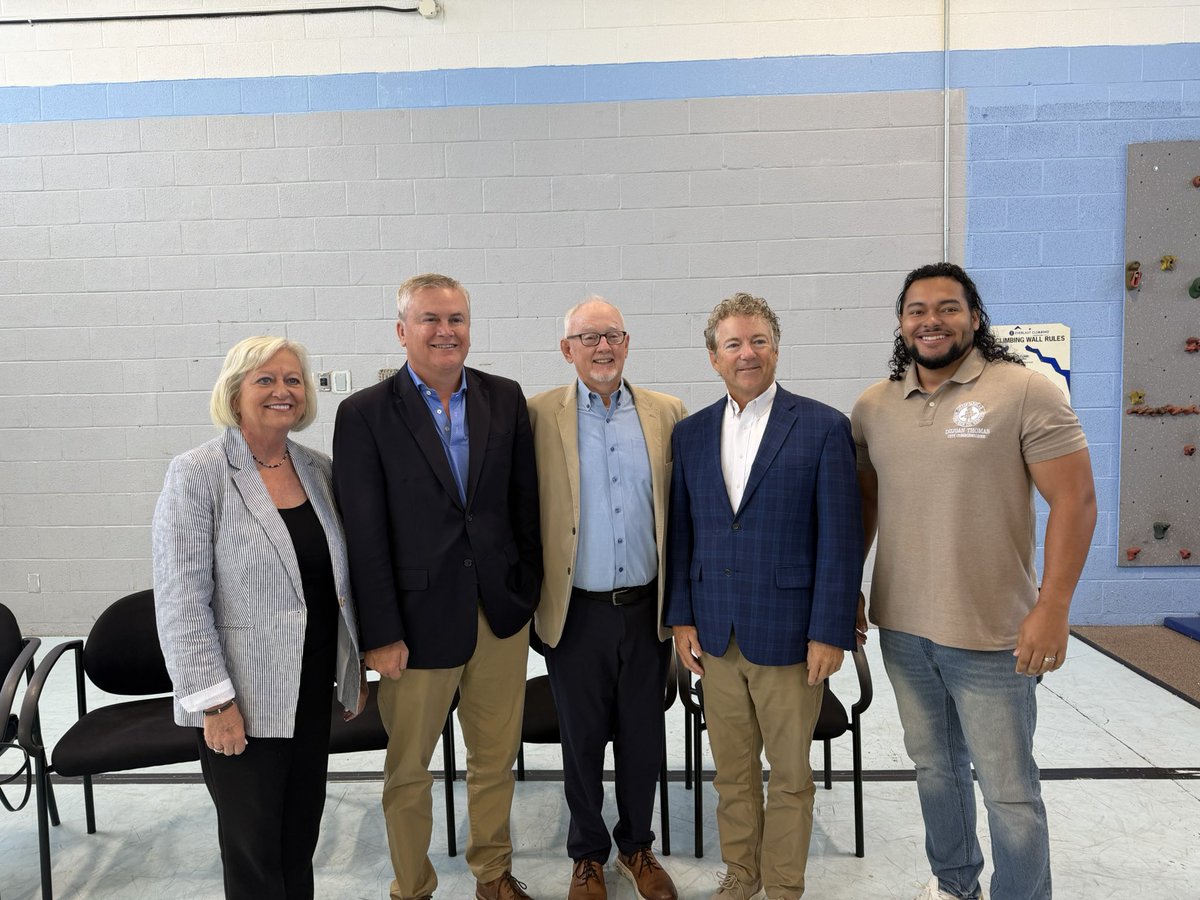 JamesComer's tweet photo. Visited Paducah Cooperative Ministry to learn more about their successful model to help the working poor, celebrated Oscar Cross Boys &amp; Girls Club expansion w/Sen Rand Paul, and spoke at McCracken Co GOP picnic #KY1 https://t.co/GQMce5MxZo
