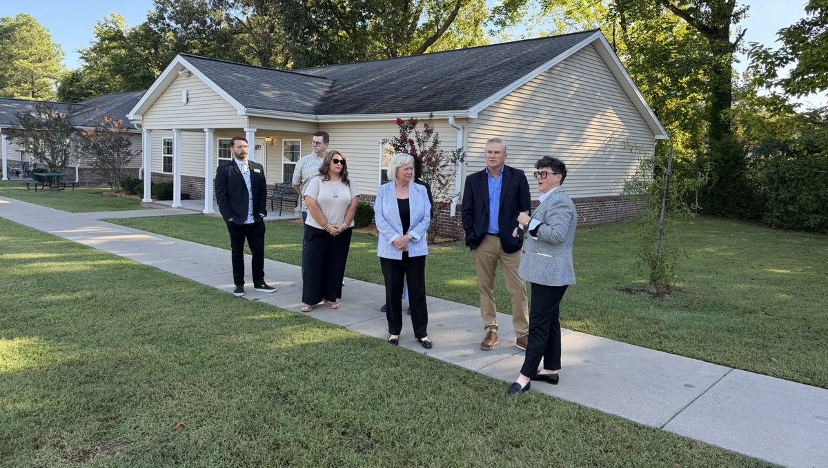 JamesComer's tweet photo. Visited Paducah Cooperative Ministry to learn more about their successful model to help the working poor, celebrated Oscar Cross Boys &amp; Girls Club expansion w/Sen Rand Paul, and spoke at McCracken Co GOP picnic #KY1 https://t.co/GQMce5MxZo