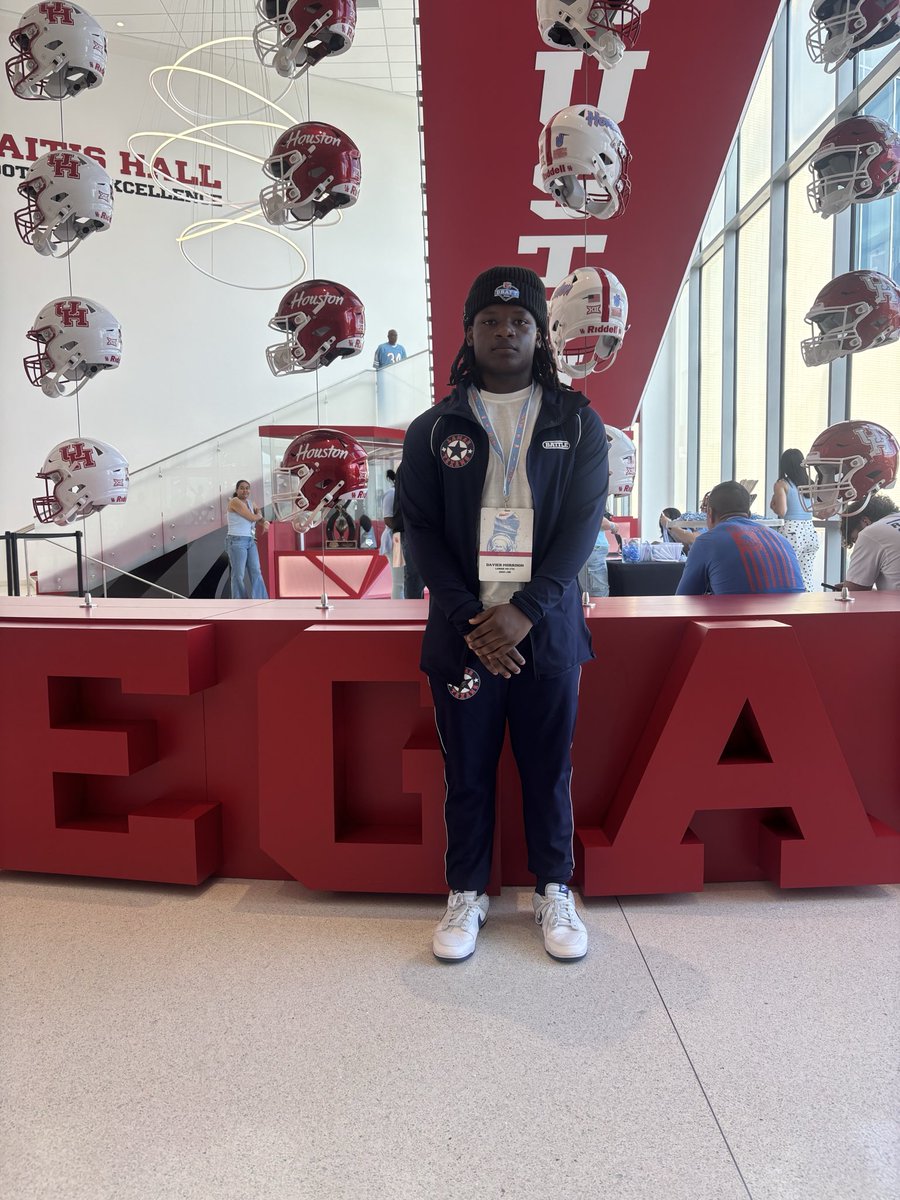 DavierMorrison's tweet photo. BIG thanks to @UHCougarFB for the gameday visit had a great time #GOCOOGS #2030 @RecruitLamar @LamarTexansFB @j_wayne3 @CoachDre38 @AWilliamsUSA @LeeAnnHerringOM https://t.co/tYOj80BfbC