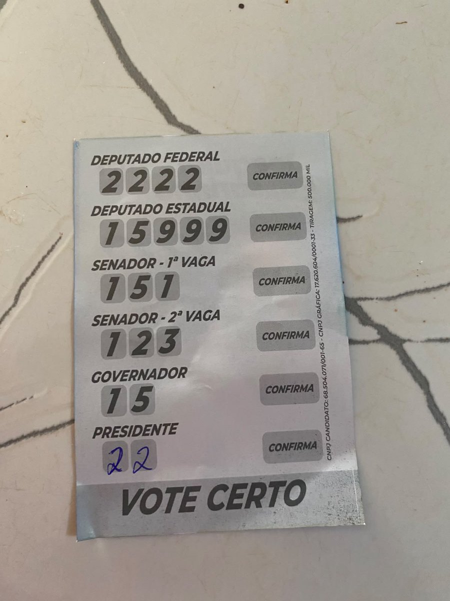 clarke_de_souza's tweet photo. Engraçado que, ultimamente, tem uma movimentação bem estranha. E é o que eu sempre digo para vocês: são os métodos e as técnicas que certas pessoas, partidos e até mesmo candidatos usam.

O que me faz crer é que existem pessoas que, de fato, se unem em torno de uma terceira via, e essa terceira via teria o intuito de enterrar Jair Bolsonaro e tudo o que ele representa, custe o que custar, em favor de um projeto que, na minha visão, não é o Brasil.

Nesse caso, o Joaquim Passarinho é o presidente do PL no estado do Pará, mas o senador que aparece no material de campanha e no santinho é um senador do Lula. O pior é ver pessoas fazendo campanha e usando a bandeira da Hanna, que é candidata do Lula aqui no Pará.

Cara, é algo surreal: o presidente do Partido Liberal, às vésperas do primeiro turno, fazendo uma dobradinha com um partido que é totalmente 100%, contra Jair Bolsonaro.

Enfim, que coisa estranha, não?

E, quando você pesquisa mais a fundo, vê que o CNPJ responsável pelo material é do próprio candidato, Joaquim Passarinho, que é presidente do PL.

É algo inacreditável. Quem está vendo isso? Para mim, isso levanta questionamentos sobre quais são, de fato, os projetos e interesses envolvidos.