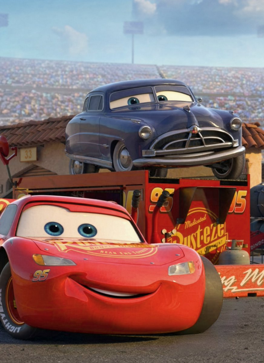 CartoonsOTMoon's tweet photo. El Rayo McQueen le dedicó una ofrenda del Día de Muertos a Doc Hudson en Disneyland:

💬 «Gira a la derecha para ir a la izquierda... no estabas tan loco. Gracias por todo». https://t.co/9qcN7AN3Bp