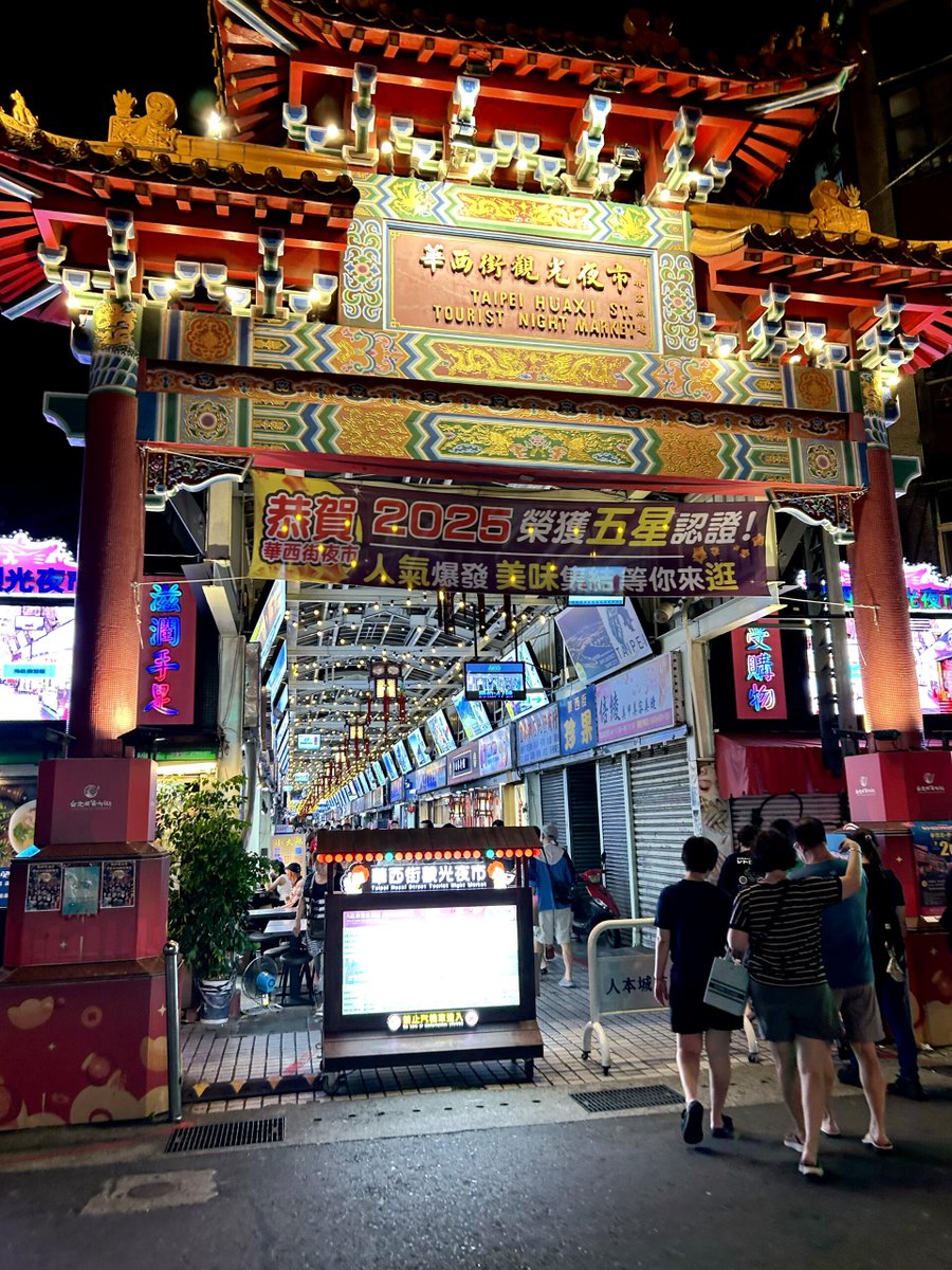 2533Poppy's tweet photo. Huaxi Street Night Market  Xiao Wang Boiled Melon &amp; Braised Pork Rice https://t.co/YtpYPlgrkh
