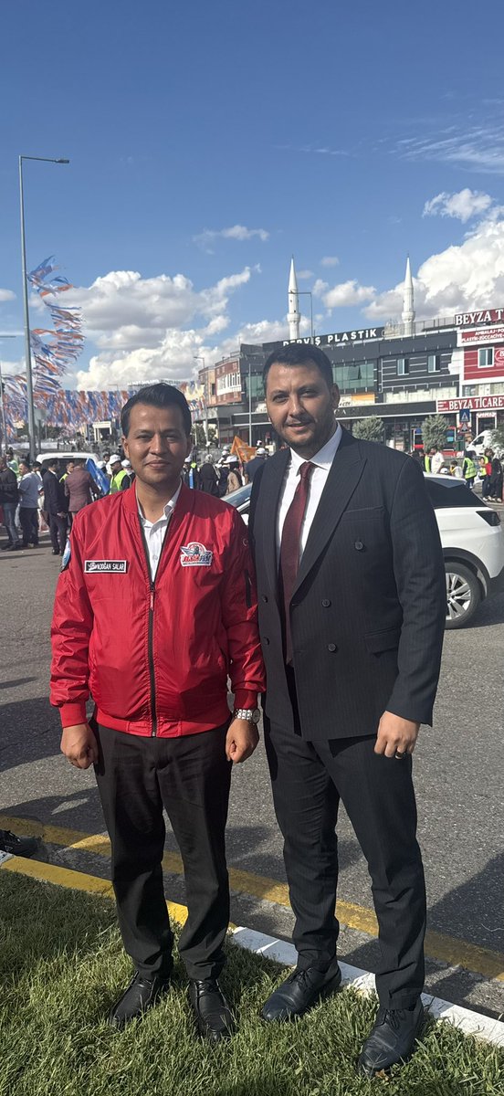 OsmanKayan63's tweet photo. Cumhurbaşkanımız ve Genel Başkanımız Sayın Recep Tayyip Erdoğan’ın teşrifleriyle gerçekleştirilen AK Parti Şanlıurfa İl Başkanlığı yeni hizmet binamızın açılış programında, Haliliye Gençlik Kolları Başkanımız Doğan Salar ile bir araya geldik. Yeni hizmet binası Şanlıurfa’mıza  hayırlı olsun.
@MDOGANSALAR_TR 
@AkHaliliiye 
@akgenchaliliyee