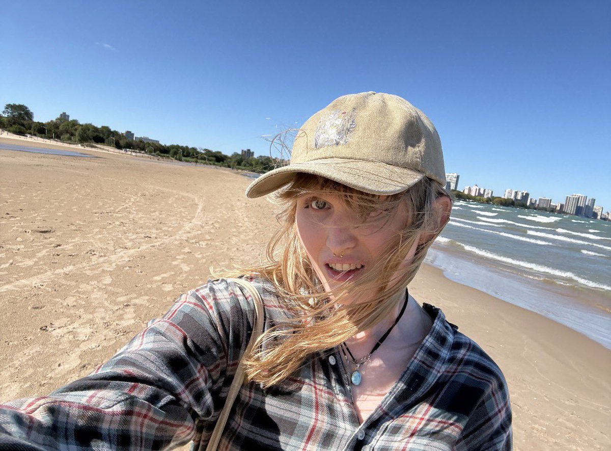 woagyeag's tweet photo. BEACH!!!! https://t.co/EZNngGfxWF