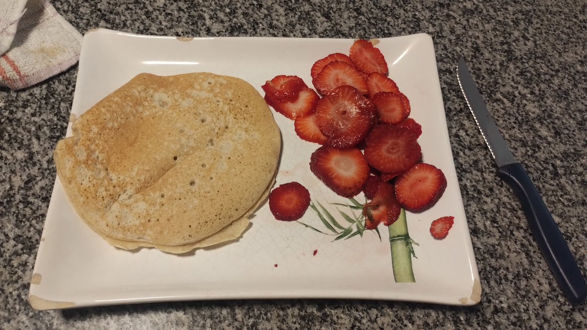 thisbodyiswrong's tweet photo. Me dió hambre así q tuve que merendar. 217 kcal https://t.co/5OBxzeftAC