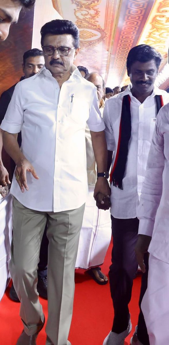 iparanthamen's tweet photo. அரசியல் பொதுவாழ்வில் எனக்கு முகமும் முகவரியுமாக இருக்கக்கூடிய கழக தலைவர் அவர்கள், இன்று என்னை ஆதரித்து பரப்புரை மேற்கொண்டதற்கு எனது நெஞ்சார்ந்த நன்றியை தெரிவித்துக் கொள்கிறேன்.

@mkstalin @Udhaystalin @arivalayam @dmk_youthwing @DMKITwing @PEN_Offl 

#MKStalin #UdhayanidhiStalin #DMK #DMKitwing #Maduranthakam #இடைத்தேர்தல்