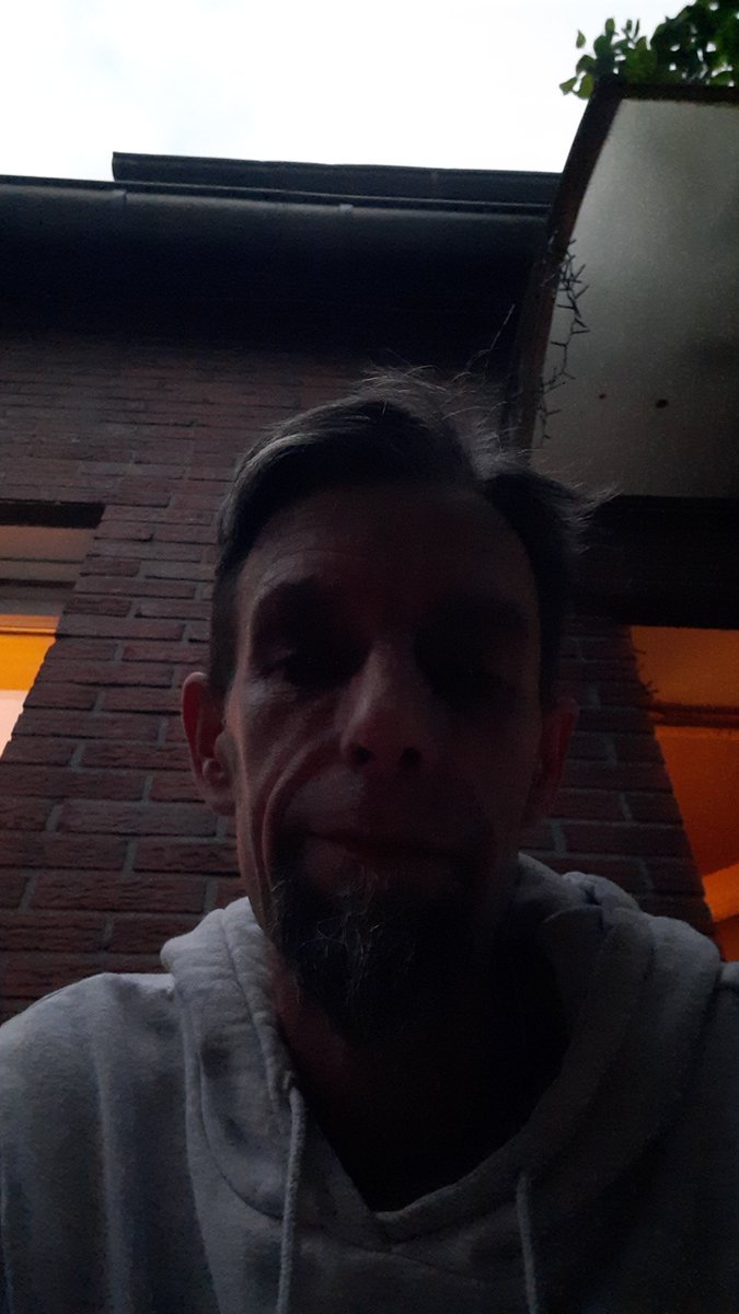 KeefNigel63830's tweet photo. Happy Saturday night from Germany https://t.co/zsOMwzIPUF