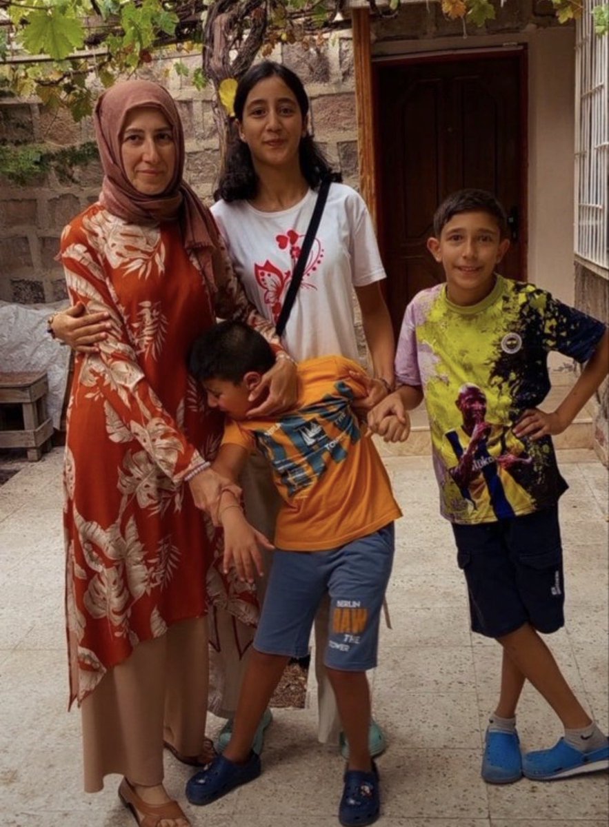 TrendRights_NL's tweet photo. 📌Ihsan is 9 jaar oud en is ernstig gehandicapt en heeft constant zorg nodig.

Zijn moeder wordt in de gevangengehouden door het regime in Turkije. 

👉🏻Zijn moeder onmiddellijk worden vrijgelaten.

BuMemleketin Çocukları https://t.co/fo5GY7F1Fs