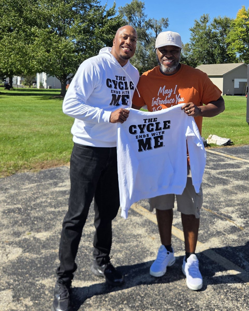 LeadOneLLC's tweet photo. Love equipping and empowering fathers to proudly declare "The Cycle Ends With Me!" 
#hoodieseason #LegacyBuilding #ForHisGlory #LeadOne https://t.co/dgHEmLAxCA