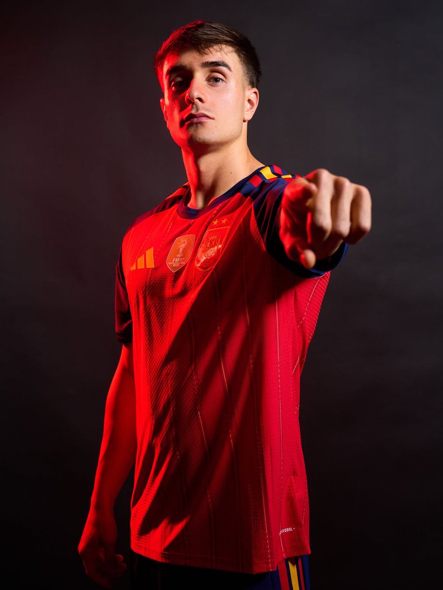 Fneaky2's tweet photo. De meme para titular (provisoriamente) da seleção Campeã do Mundo!

Ainda me lembro de quando o queriam fora do clube por não saber cruzar uma bola. Que evolução absurda, merece tudo, o nosso FRESGOAT! https://t.co/5f5gqUFo66