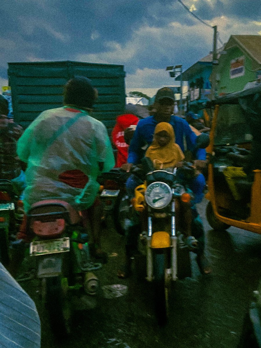 AdeyemiAde99940's tweet photo. Everyday life, everyday people https://t.co/IgATjltHqf