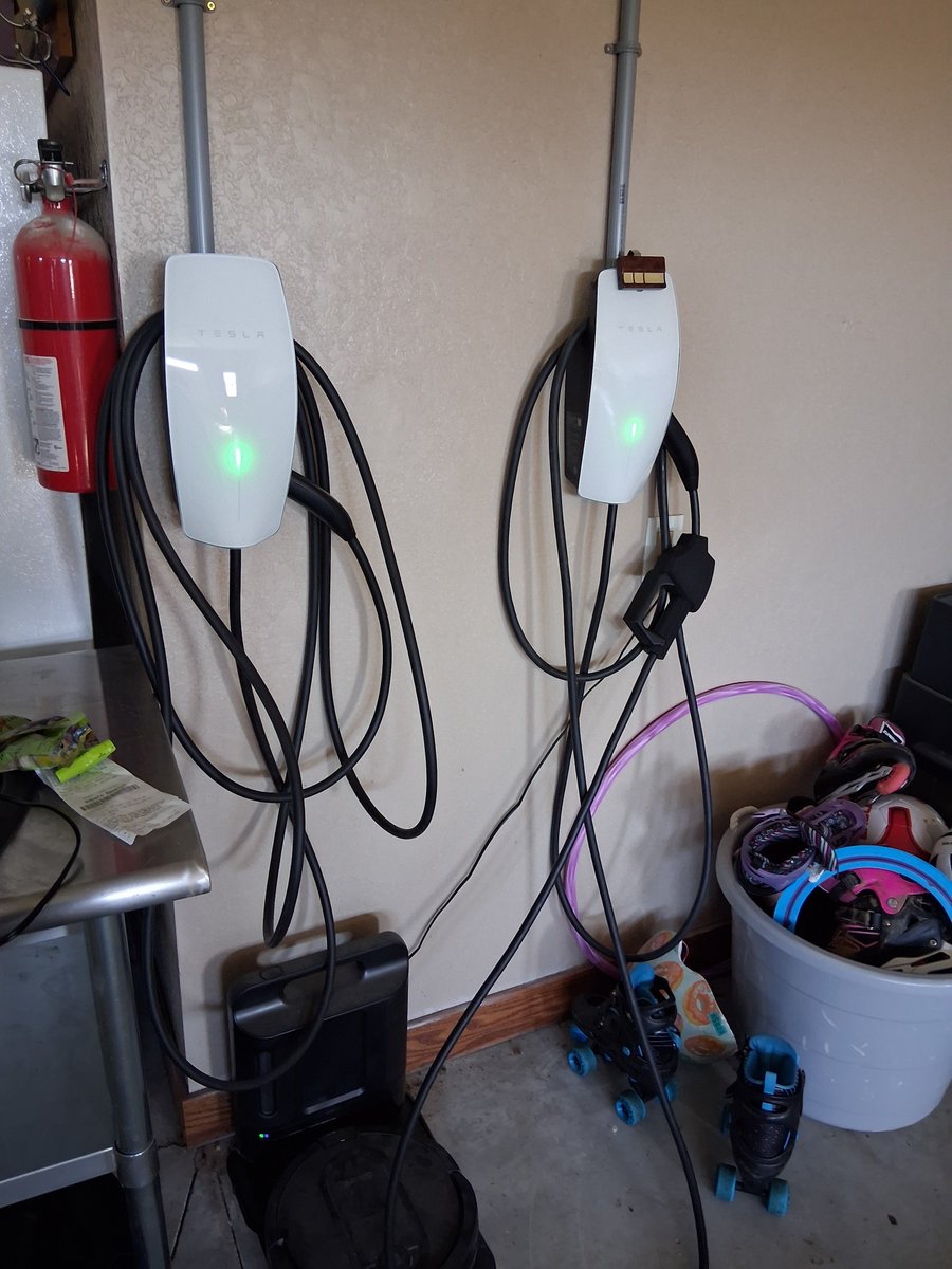 solidghost81's tweet photo. First time ever seeing these at family house. https://t.co/OekZ8HzOp3
