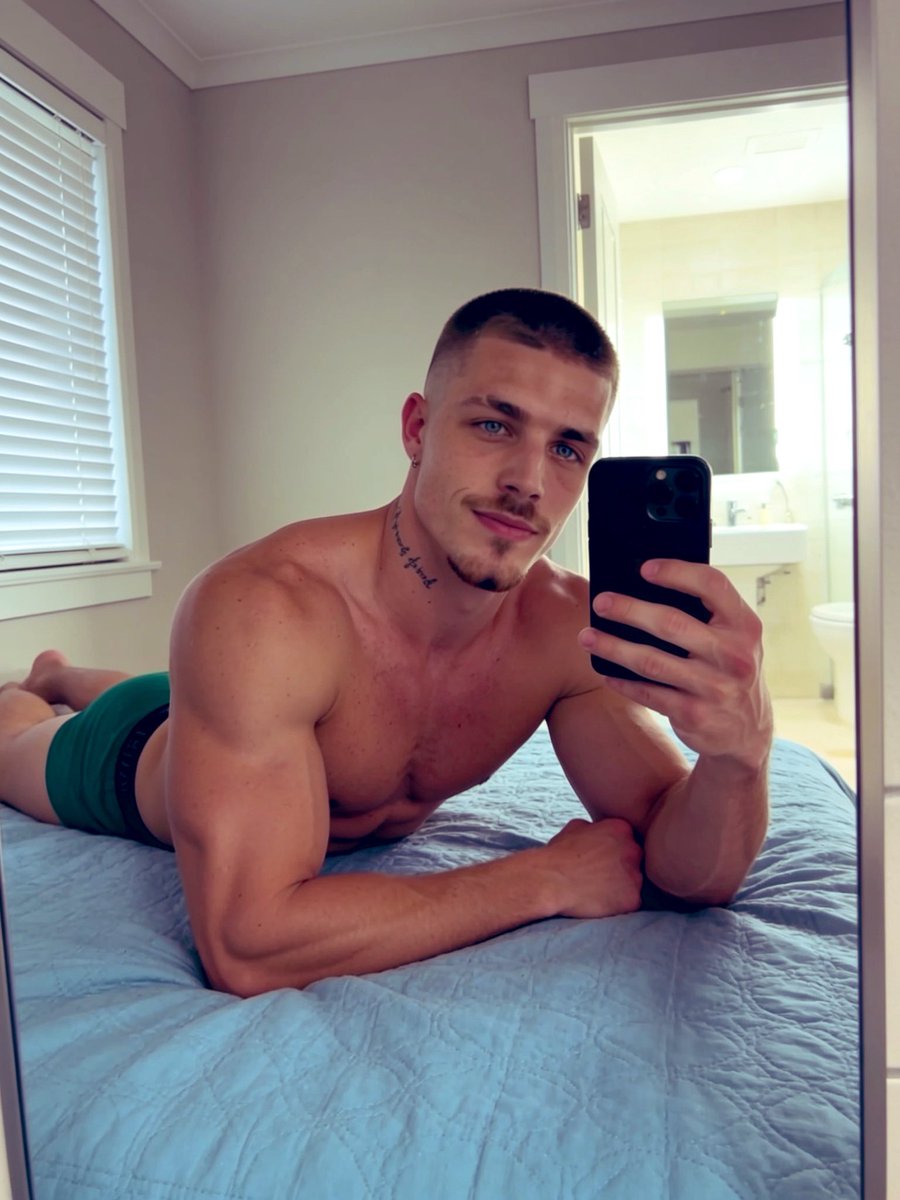 Latenightlucaa's tweet photo. Come lay with me? 😏 https://t.co/0FyXycHwCt