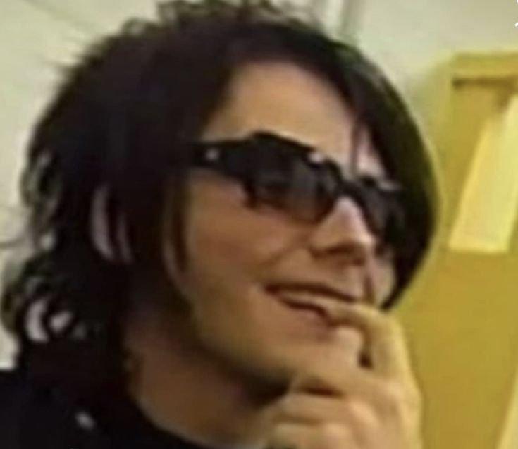 boydivisionz's tweet photo. @voIcanogirI ai a ideia de que o helio podeira transformar o cérebro do mitch em purê MAS TAMO AÍ SABE https://t.co/9dD12gOB0z
