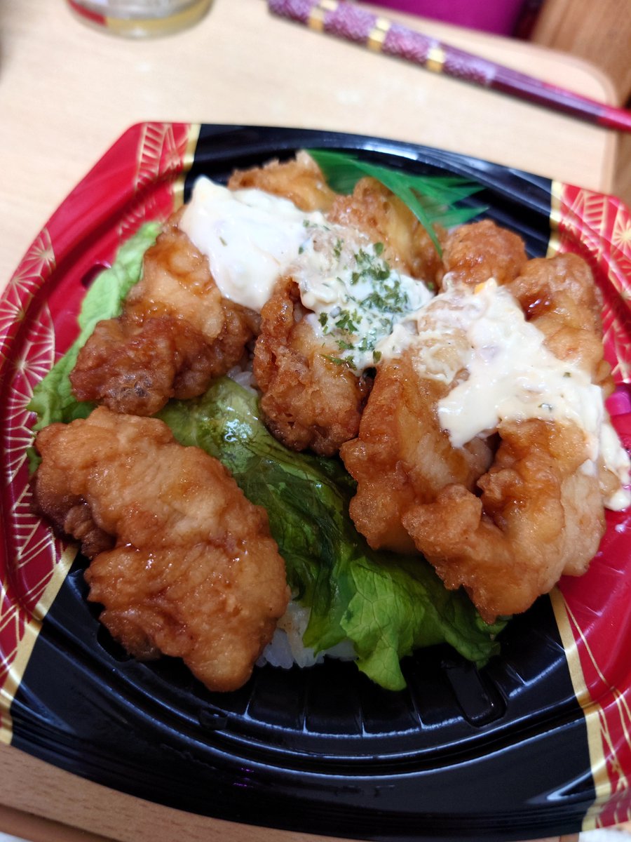 whitefalcon0120's tweet photo. ご飯貰って帰ってきた😌
幸せ過ぎる😌 https://t.co/ECQowivQH8