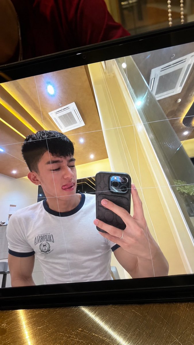 hudgensxlm's tweet photo. 🌙 https://t.co/Nr2p4euKYH