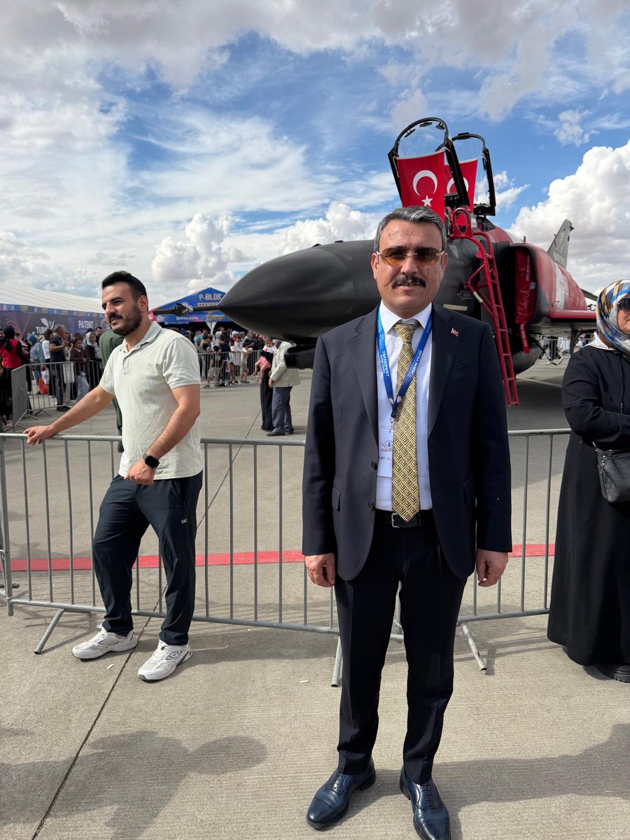 HsnozcoskunMHP's tweet photo. İl Yönetim Kurulu üyelerimizle birlikte Şanlıurfa’da düzenlenen TEKNOFEST etkinliğine katıldık. 

@MHPDYARBAK7n @MHP_Bilgi @dbdevletbahceli https://t.co/cZssbcXXSI
