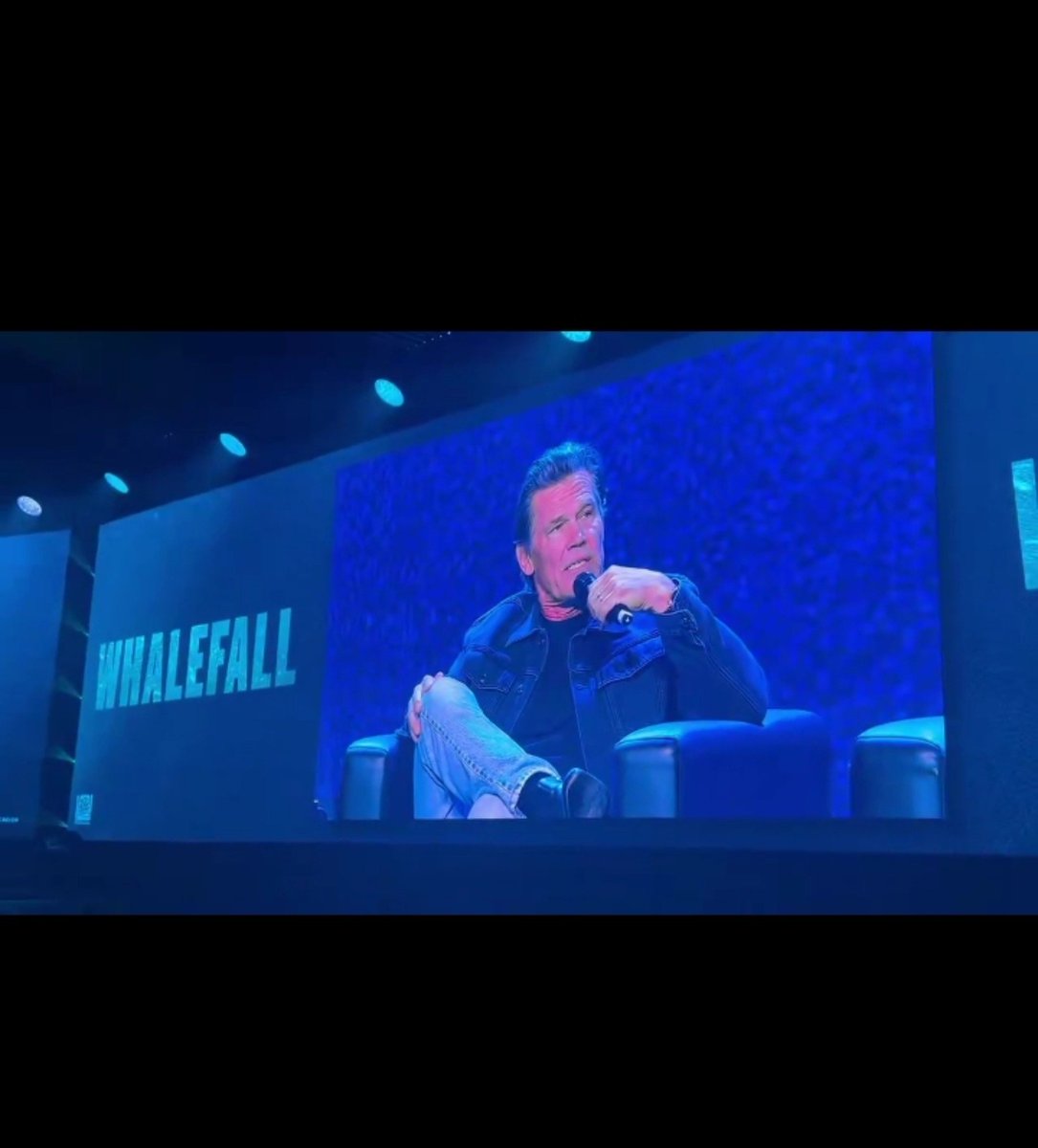 Sonam_02_'s tweet photo. Josh Brolin talking about what it was like to work with Austin Abrams in Whalefall #SDCCMálaga #SanDiegoComicConMalaga https://t.co/eu8WP5K7Bx