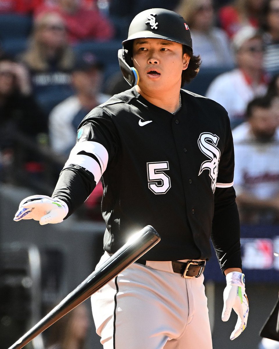 MLB's tweet photo. The evolution of a Munetaka Murakami Postseason homer 😤 https://t.co/ATnY7SHLsS