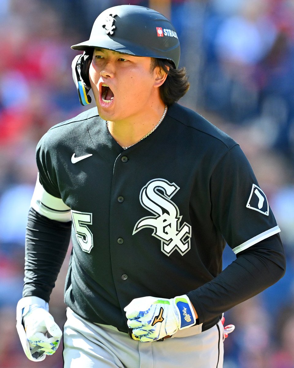 The evolution of a Munetaka Murakami Postseason homer 😤 
 [📷](https://pbs.twimg.com/media/HTuenO6WMAAISmu.jpg) [📷](https://pbs.twimg.com/media/HTueoonXgAA-DC