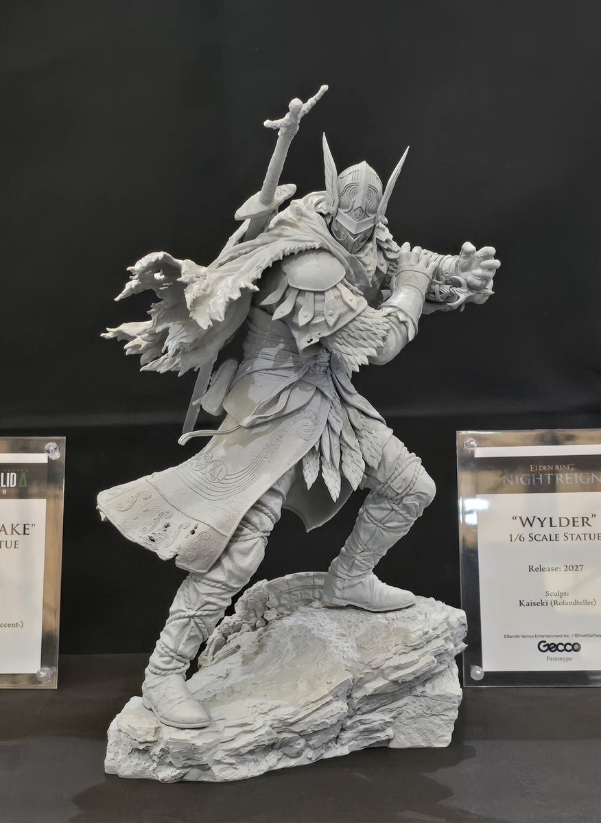 master_kummo's tweet photo. お待たせいたしました！
ELDENRING NIGHTREIGNより、追跡者 1/6スケールスタチューの原型が完成いたしました。
ちょうど1年前の上海ワンフェスで制作途中の原型をお披露目したのですが、そこからほぼ全身に渡りブラッシュアップ。
凄腕原型師の灰石さん（@kaiseki_zy）渾身の逸品となりました！

続く https://t.co/82WVsjVRm6