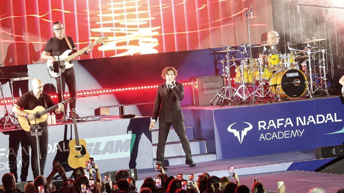 deportes_dm's tweet photo. David Bisbal llena la academia de Rafa Nadal y sorprende en Manacor: 'Mi gira empieza aquí y no en Santiago de Chile'

➡️ https://t.co/oCuOoREzgR https://t.co/D1ChrJzgVK