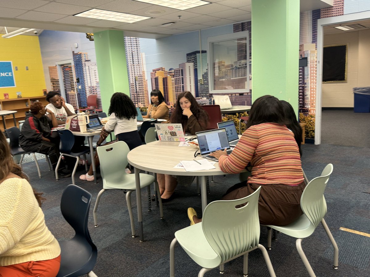 APSITTonya's tweet photo. PL Spotlight ✨@apsLongms 
#GeminiNotebook + intentional integration = #EdTechOnPurpose! 🚀💻
The goal? Teachers gained new skills, strategies, and created student tasks they can put into practice instantly! 🔥
#UndeniableImpact 
@APSInstructTech 
@apsitnatasha https://t.co/BCm9nksKLt