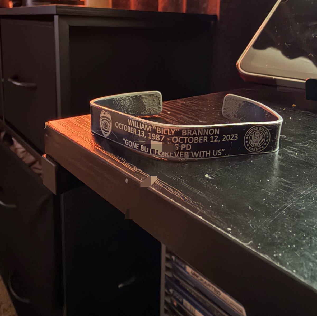 gazdrawsstuff's tweet photo. Huge props to @GearsofWar and @CoalitionGears for giving players a way to support Never Fight Alone. I’ve always been a huge advocate for mental health, so seeing something like this represented in a series I’ve loved for years genuinely means a lot.

Proud to support it.

Billy would’ve loved E-Day, man.