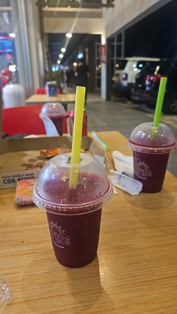 kathhgp's tweet photo. son las amigas quienes sanan un corazón roto con picsa y daiquiri https://t.co/4RWY1k2JCh