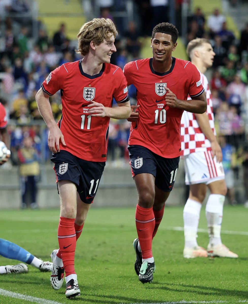 FCBarcelona_es's tweet photo. ⚽️+🅰️ Gordon ha marcado un gol y ha dado una asistencia en la victoria de Inglaterra por 0-7 contra Croacia. Livaković ha jugado con los locales.

📸 @england https://t.co/hYrswm32Ss