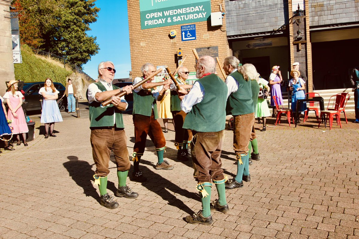 shrewsmorris's tweet photo. @shrewsmorris had a super time at #Oswestry Apple Day today. Fun, lovely people and some top food and drink……and of course ice cream. Always fun on Apple Day. 😊👍🙏 https://t.co/ceFvvxccGJ