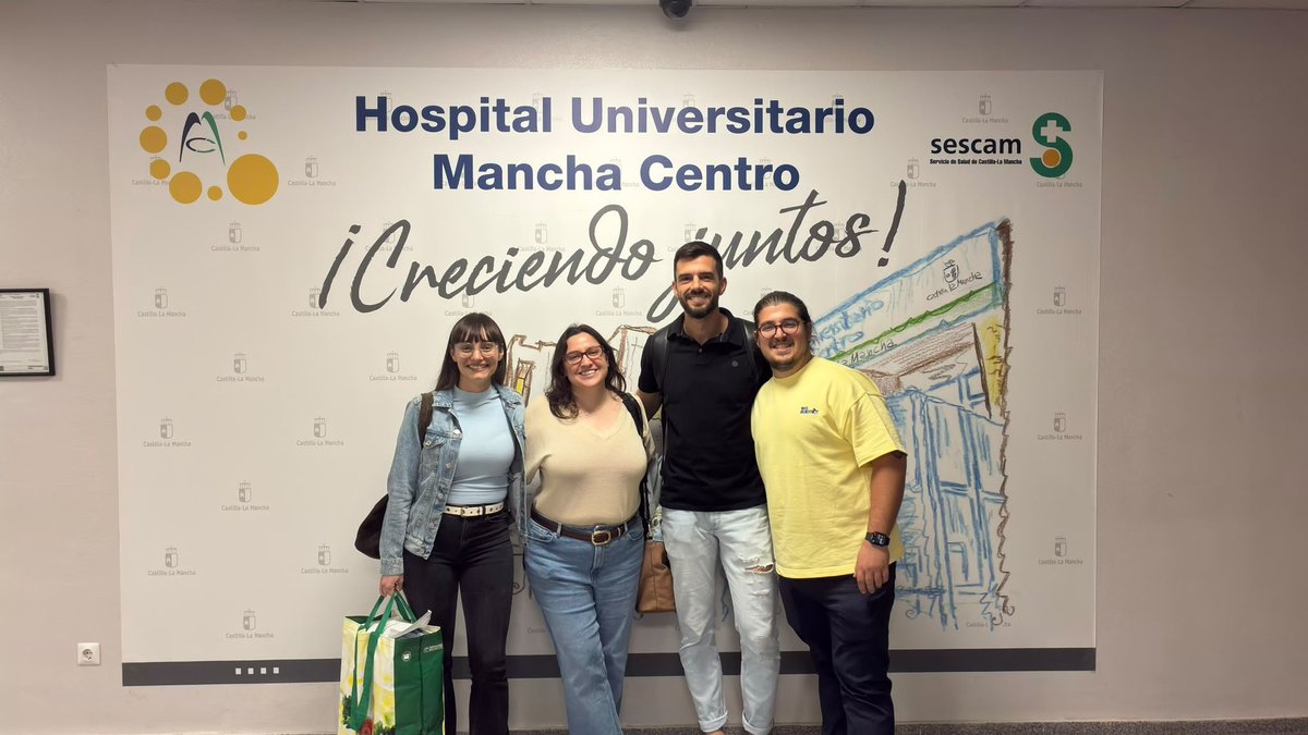 eco_scamfyc's tweet photo. @ignaciomsb @SCAMFYC 💙 ¡Lujazo de equipo docente! Ganas, ilusión y mucha #ecografia 👏👏😍 https://t.co/nOjSRJ3DVh