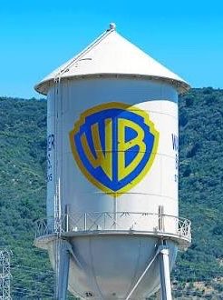 GlobalBoxOffice's tweet photo. Warner Bros. is quickly disappearing as the it is being hollowed out and its leftovers handed over to Paramount executives, @TheWrap reports today.
The dismantling of WB has already begun; production heads De Luca and Abdy have been replaced by Paramount executives.
WB global distribution is also expected to disappear and be replaced by a SKYDANCE division headed by Paramount executives.